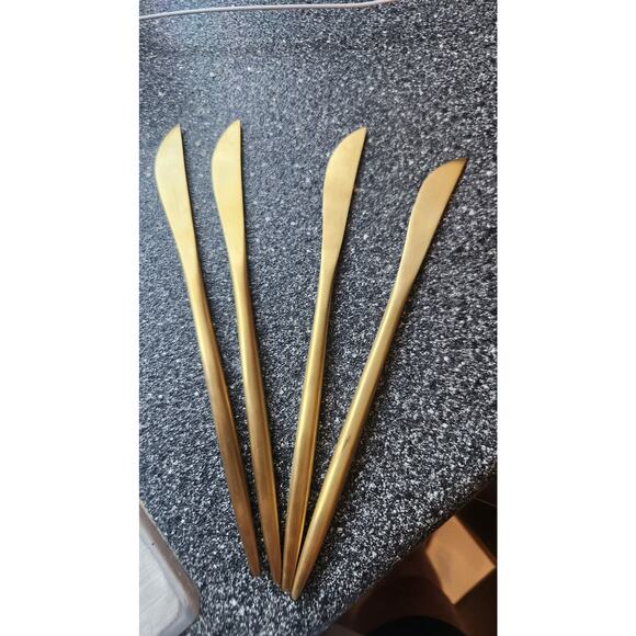Set of 4 Modern Gold Flatware Knives – Brushed Matte Finish, Contemporary Design - Picture 2 of 2